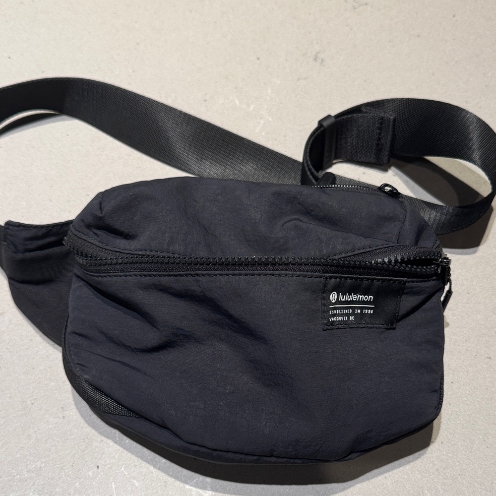 lululemon athletica Men's Black Belt Bag